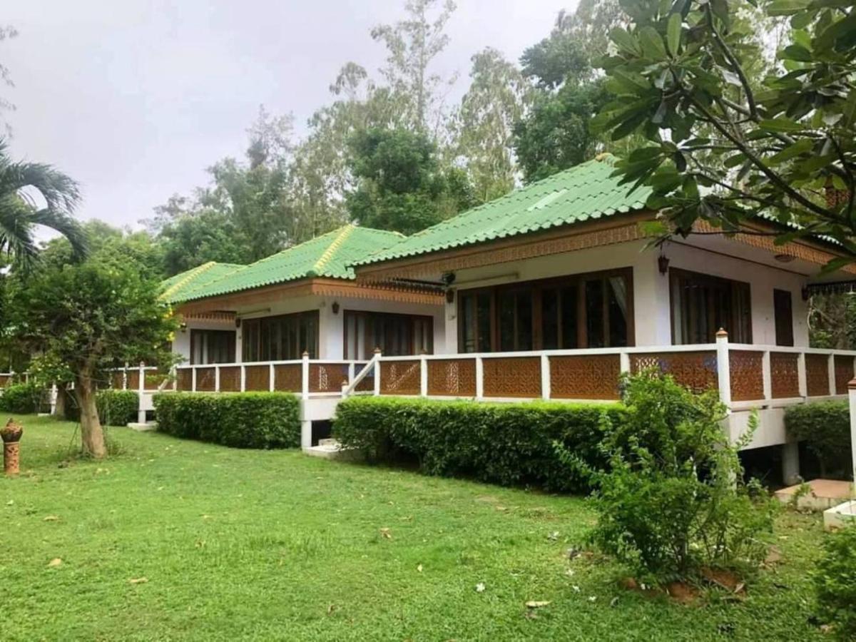 Ruen Thai Rim Haad Thang Kwian Exterior photo