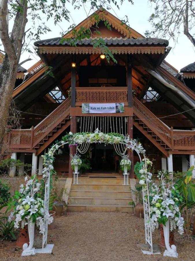 Ruen Thai Rim Haad Thang Kwian Exterior photo