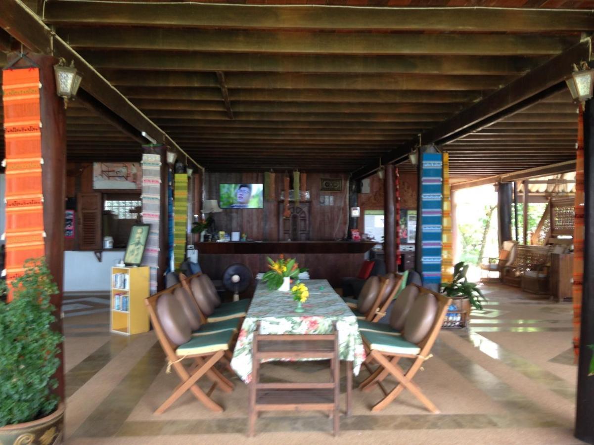 Ruen Thai Rim Haad Thang Kwian Exterior photo