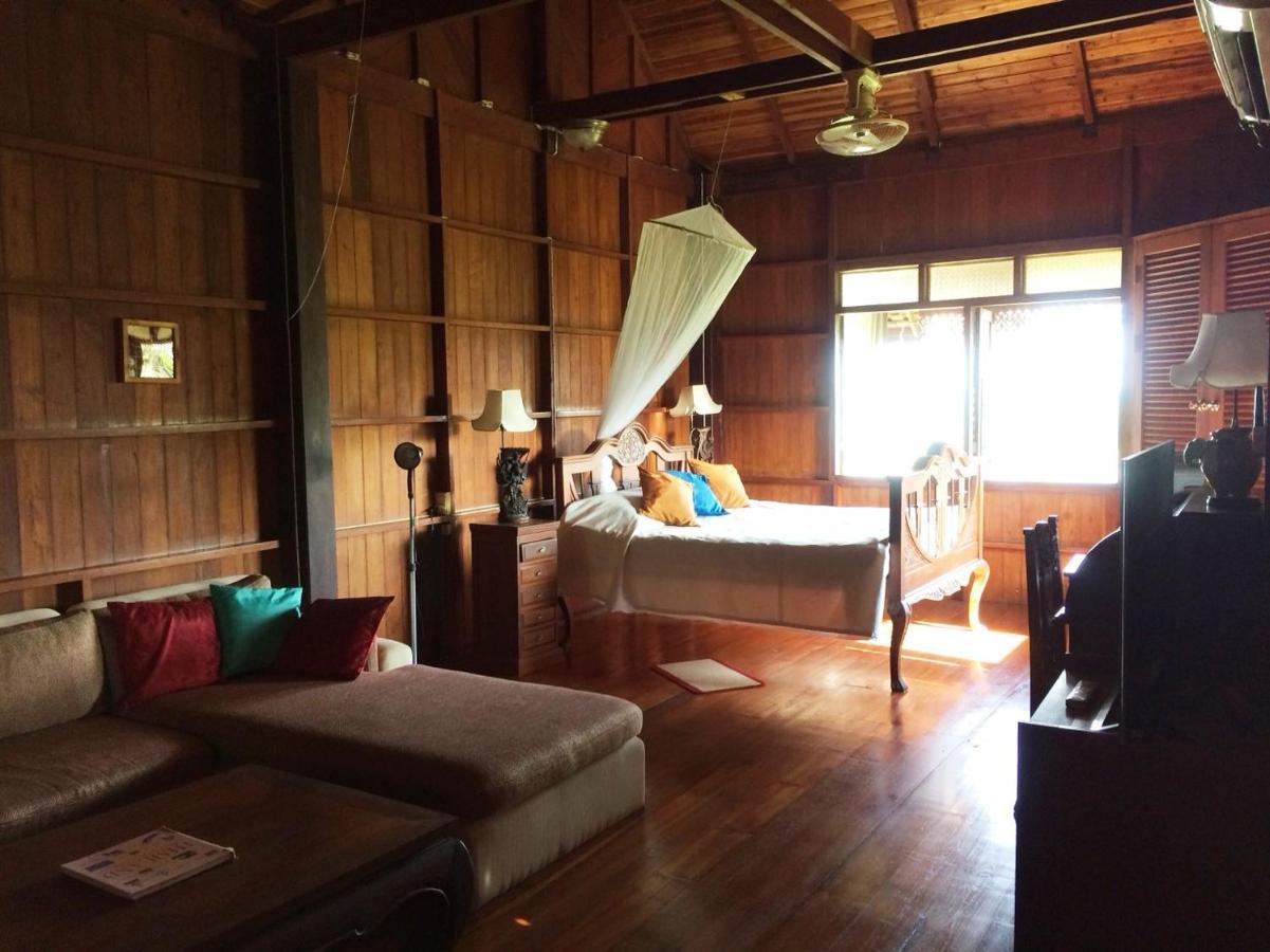 Ruen Thai Rim Haad Thang Kwian Exterior photo