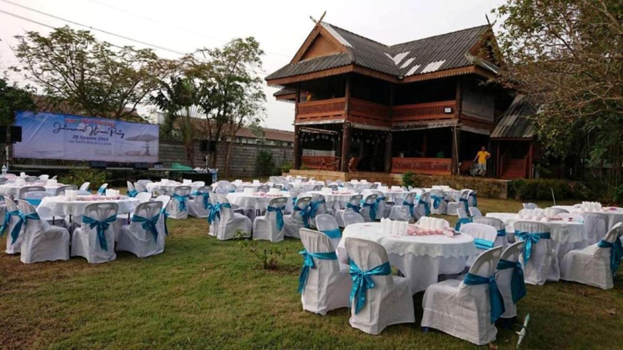 Ruen Thai Rim Haad Thang Kwian Exterior photo