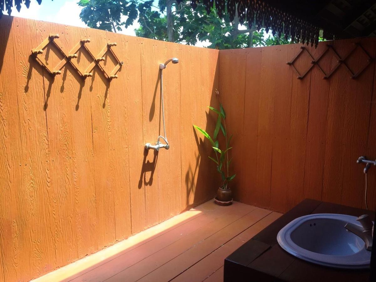 Ruen Thai Rim Haad Thang Kwian Exterior photo