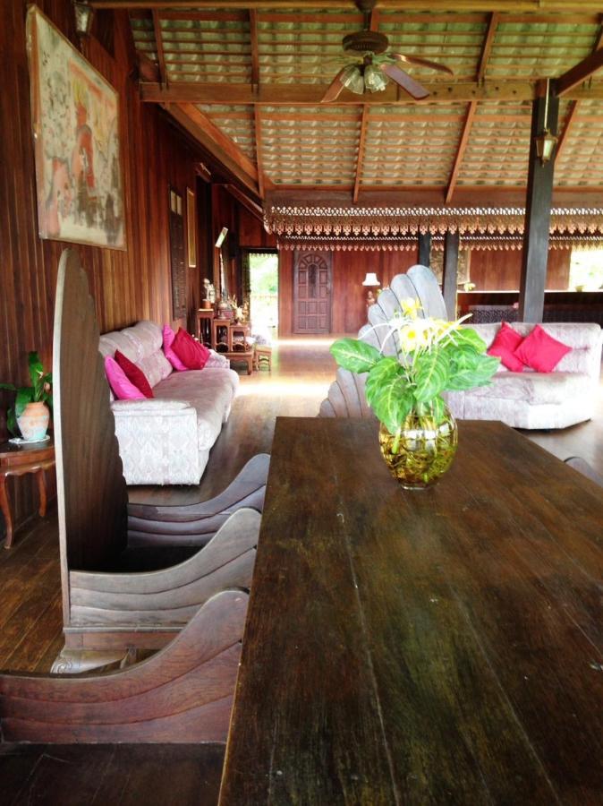 Ruen Thai Rim Haad Thang Kwian Exterior photo