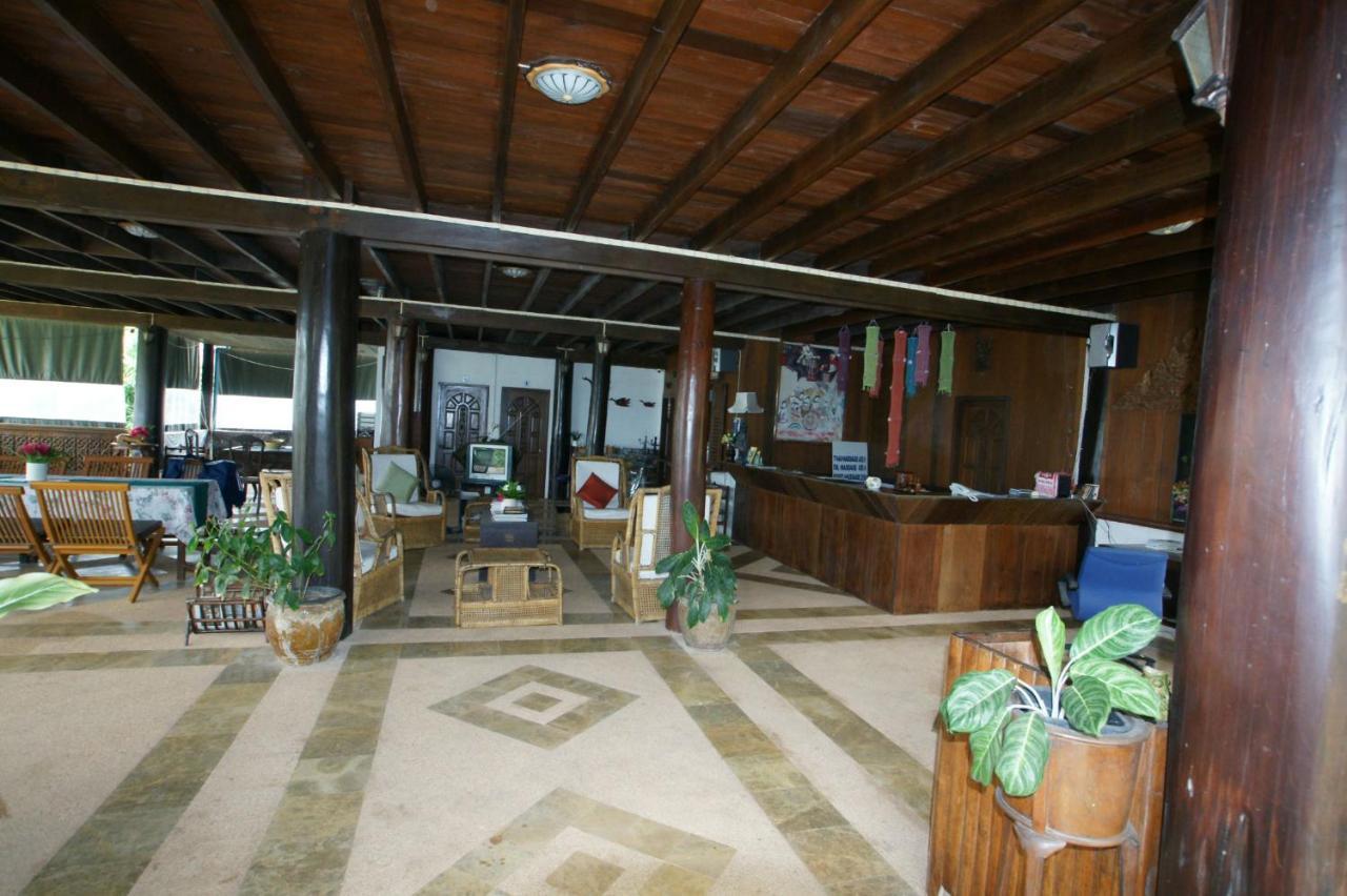 Ruen Thai Rim Haad Thang Kwian Exterior photo