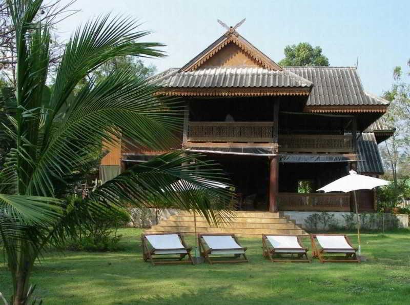 Ruen Thai Rim Haad Thang Kwian Exterior photo