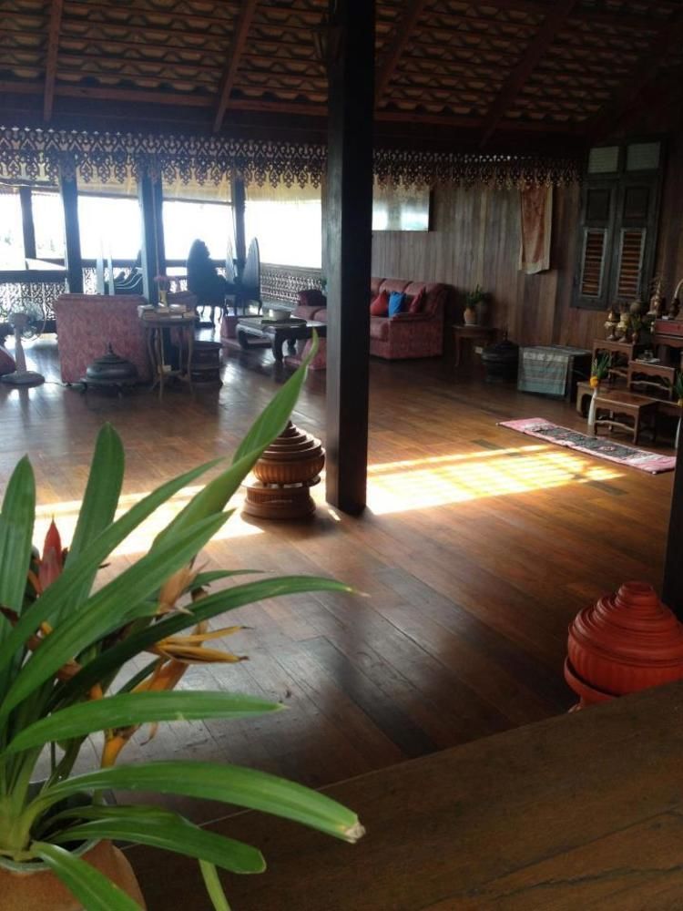 Ruen Thai Rim Haad Thang Kwian Exterior photo