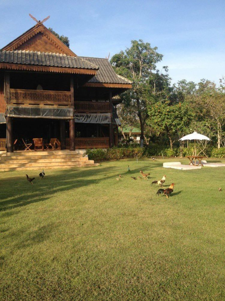 Ruen Thai Rim Haad Thang Kwian Exterior photo