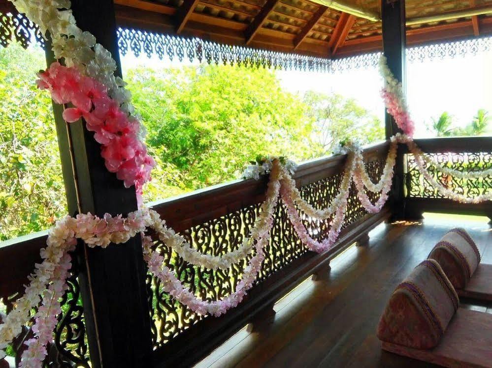 Ruen Thai Rim Haad Thang Kwian Exterior photo